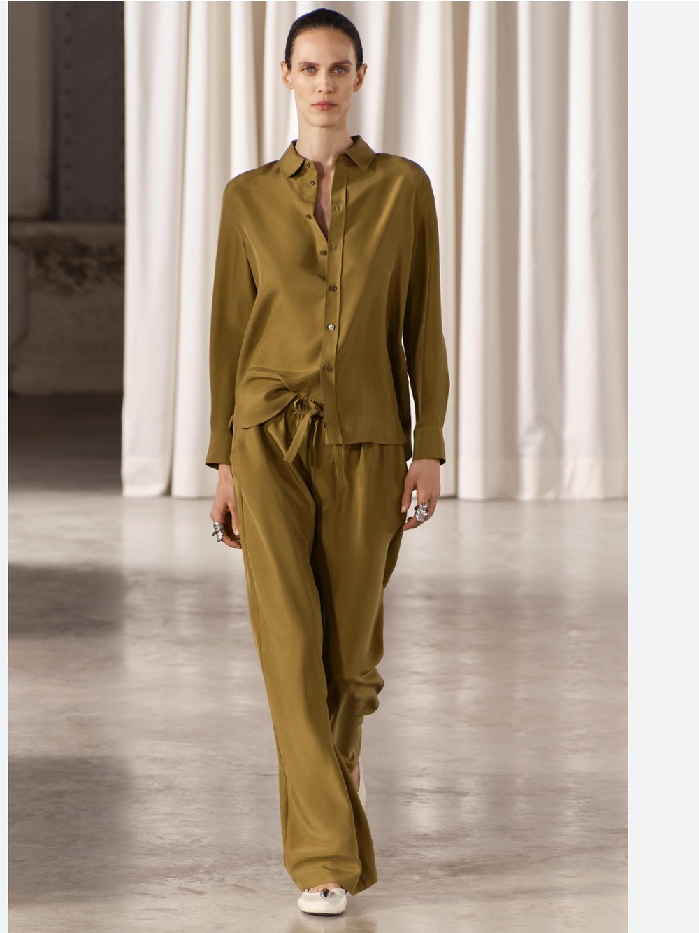 NEW FALL 🍁 ZARA  LUXURY 100% SILK SLIM SHIRT SIZE S and M
🚨FINAL PRICE